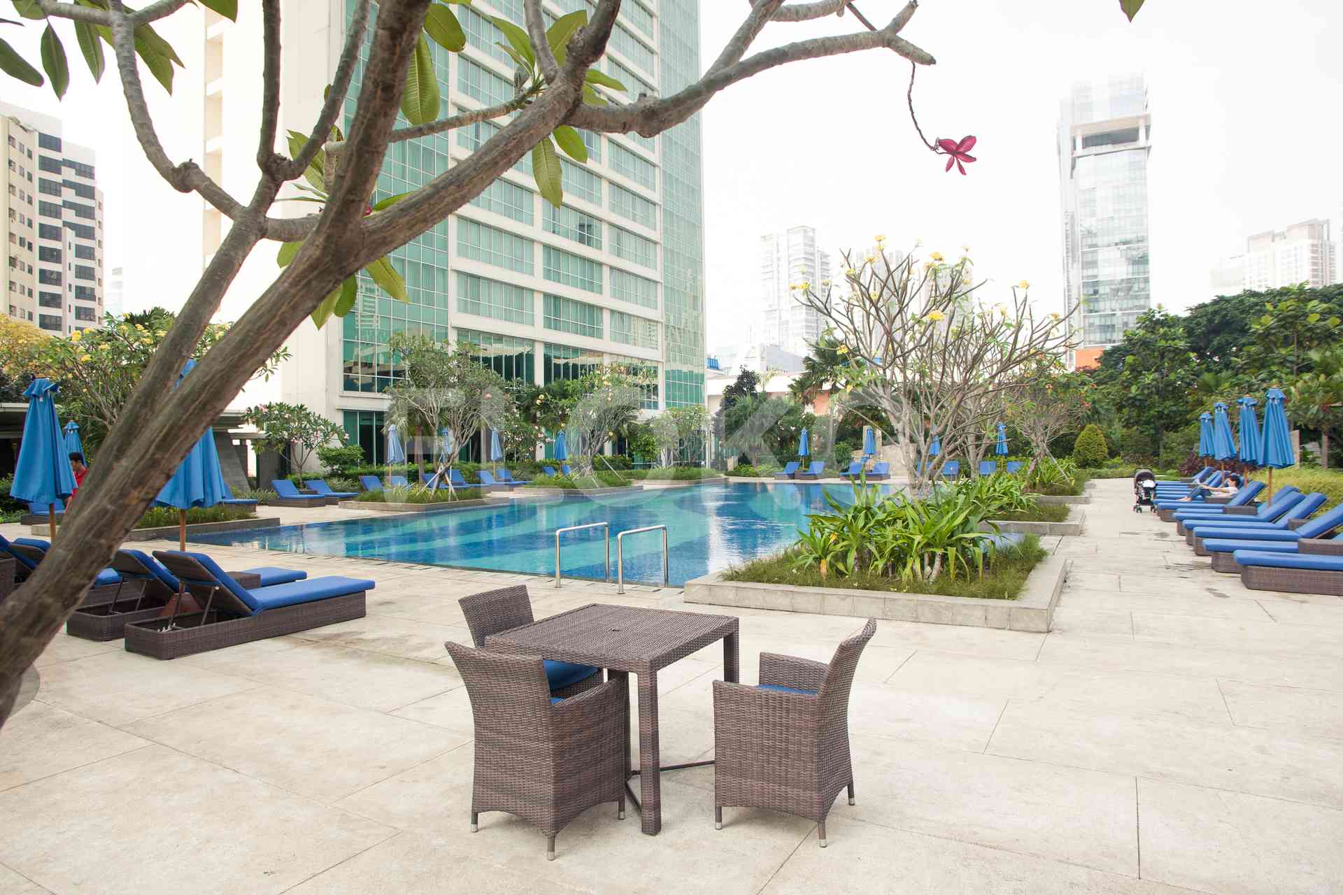 kolam renang setiabudi sky garden