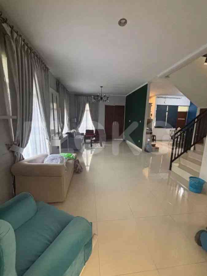 Disewakan Rumah 3 BR, Luas 200 m2 di Bintaro, Bintaro 1