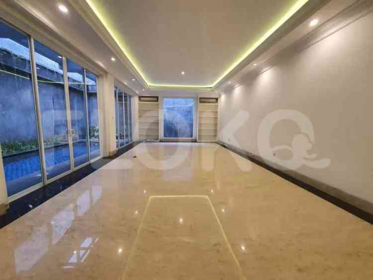 Disewakan Rumah 4 BR, Luas 450 m2 di Senayan 3