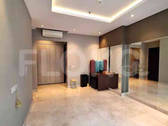 146 sqm, 2nd floor, 3 BR apartment for sale in Senayan 4