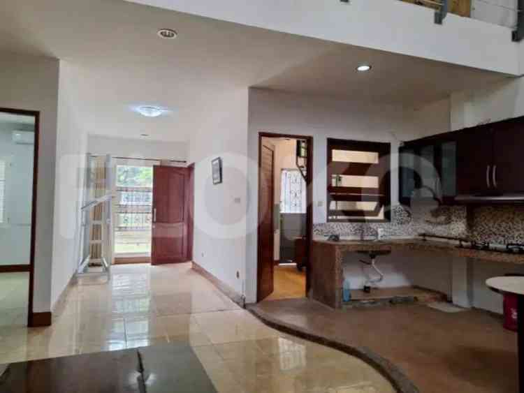 Disewakan Rumah 4 BR, Luas 250 m2 di Cilandak 4