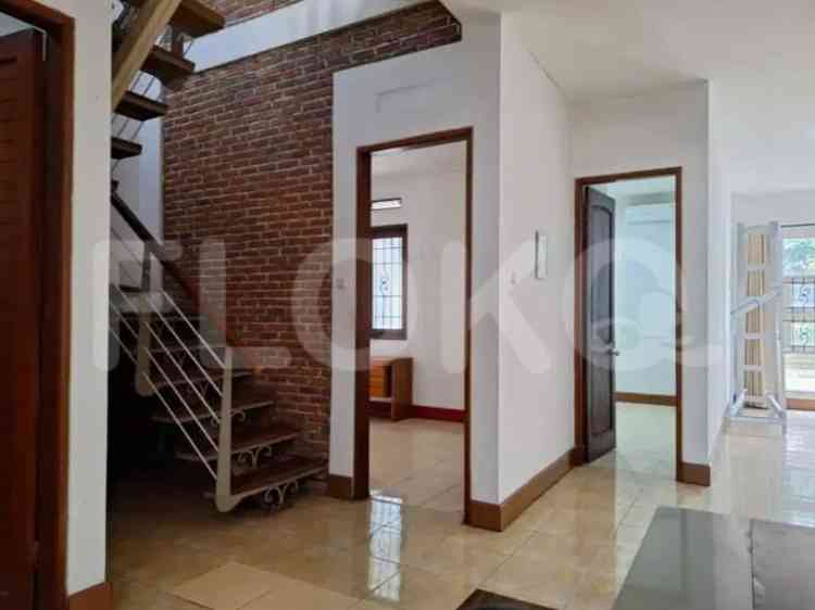 Disewakan Rumah 4 BR, Luas 250 m2 di Cilandak 5