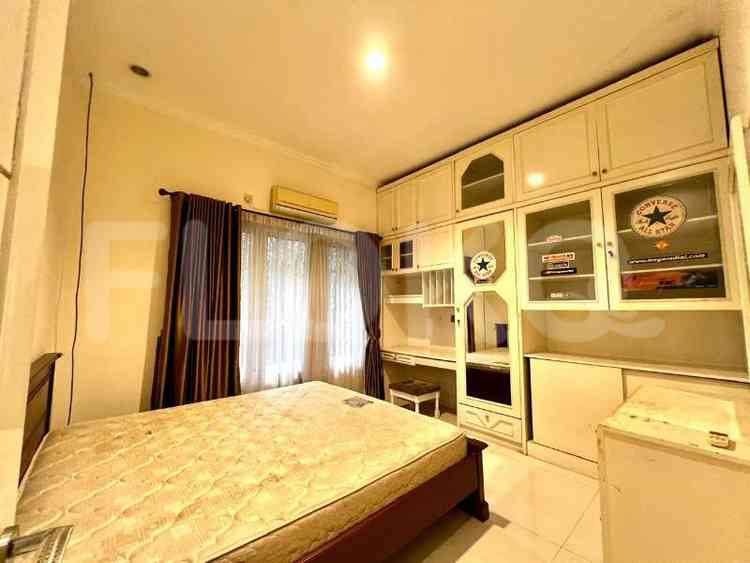 Disewakan rumah 4 BR, Luas 200 m2 di Pejaten 5