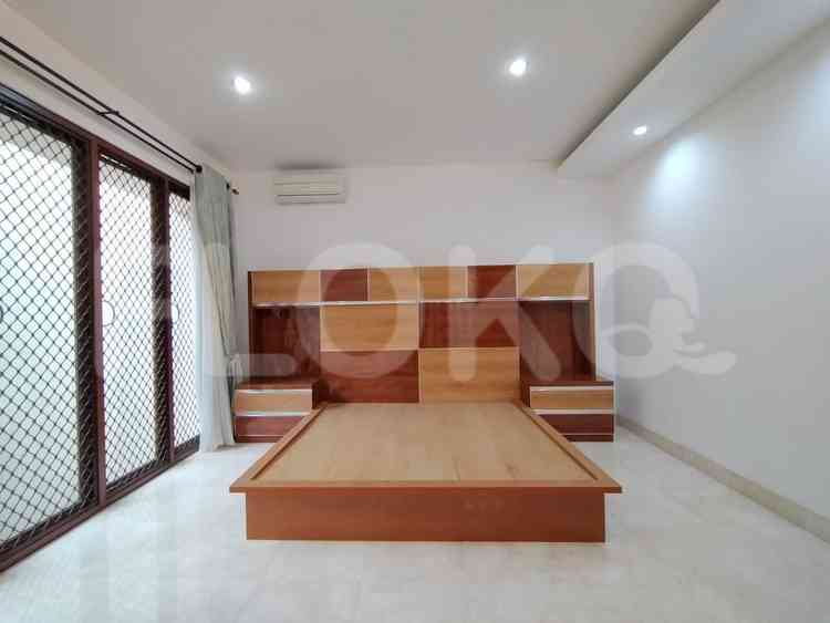 Disewakan Rumah 4 BR, Luas 220 m2 di Pejaten 4