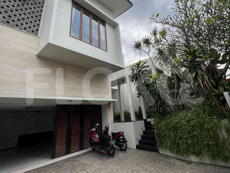 470 sqm, 4 BR house for rent in Kemang 1