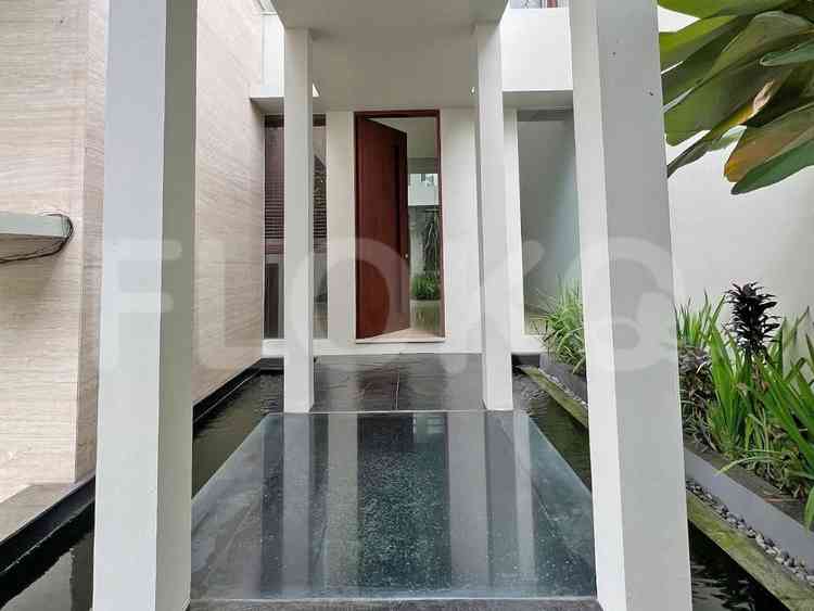 Disewakan Rumah 4 BR, Luas 470 m2 di Kemang 2