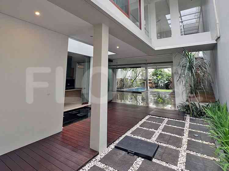 Disewakan Rumah 4 BR, Luas 470 m2 di Kemang 3