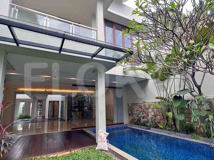 Disewakan Rumah 4 BR, Luas 470 m2 di Kemang 8