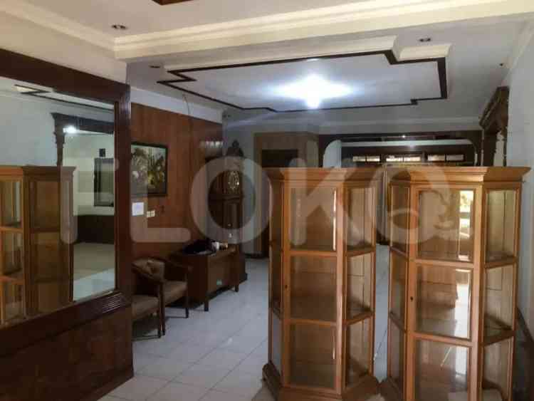 Disewakan Rumah 5 BR, Luas 250 m2 di Pejaten 4