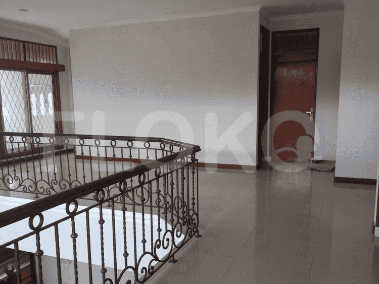 Disewakan Rumah 5 BR, Luas 350 m2 di Pondok Indah 2