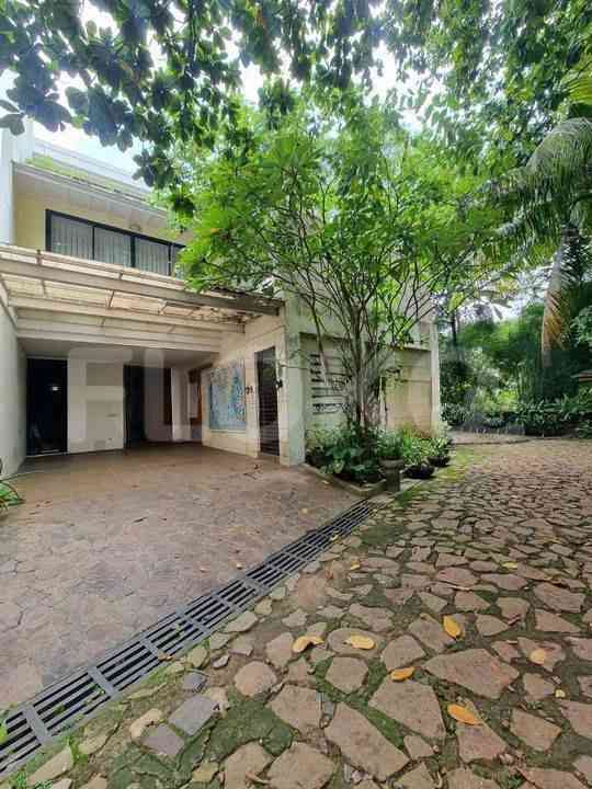 Disewakan Rumah 4 BR, Luas 335 m2 di Lebak Bulus, Jakarta Selatan 1