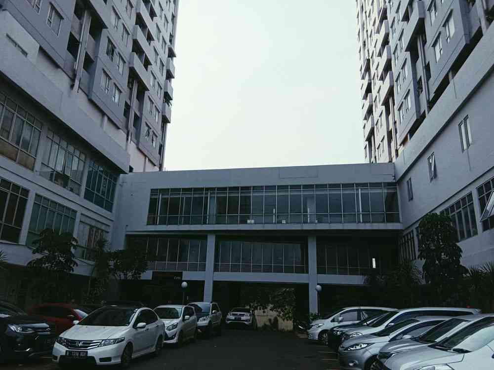 tempat parkir menteng square apartemen