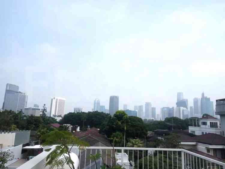 400 sqm, 4 BR house for rent in jl. Jaya Mandala, Mega Kuningan 2