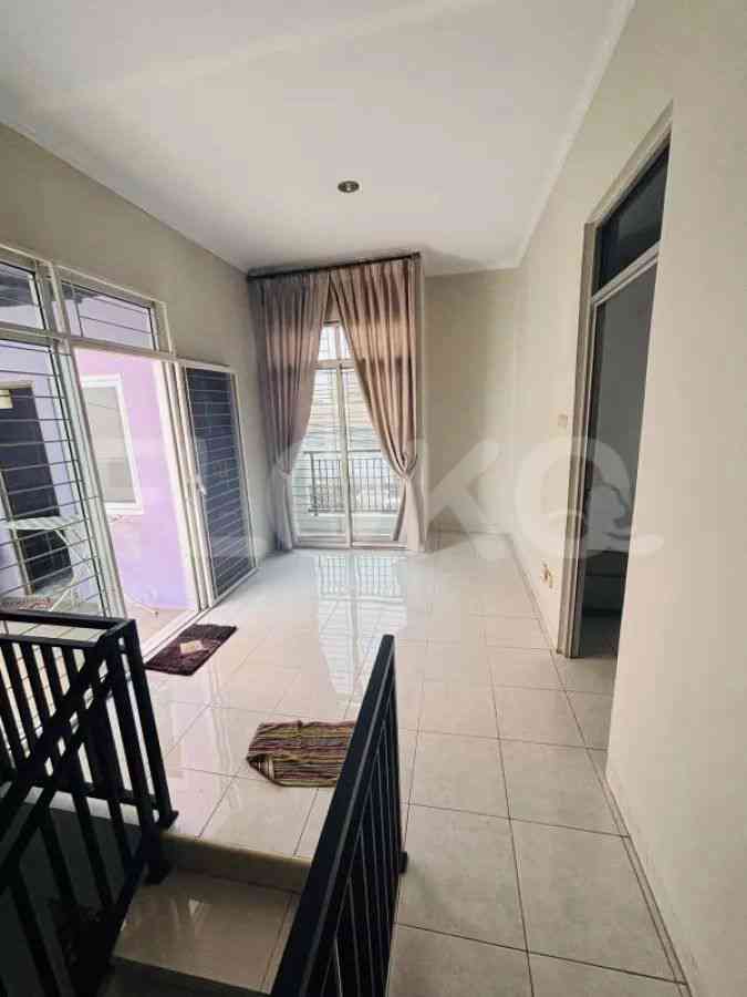 Disewakan Rumah 3 BR, Luas 200 m2 di Bintaro, Bintaro 2