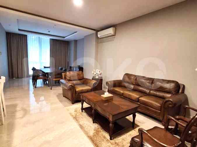 146 sqm, 2nd floor, 3 BR apartment for sale in Senayan 1