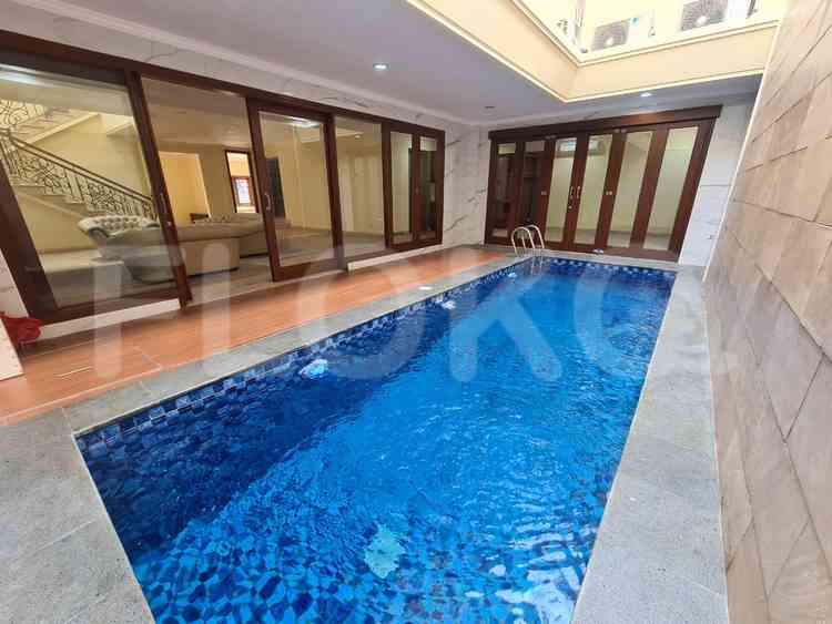 Disewakan Rumah 4 BR, Luas 400 m2 di Pondok Indah 5