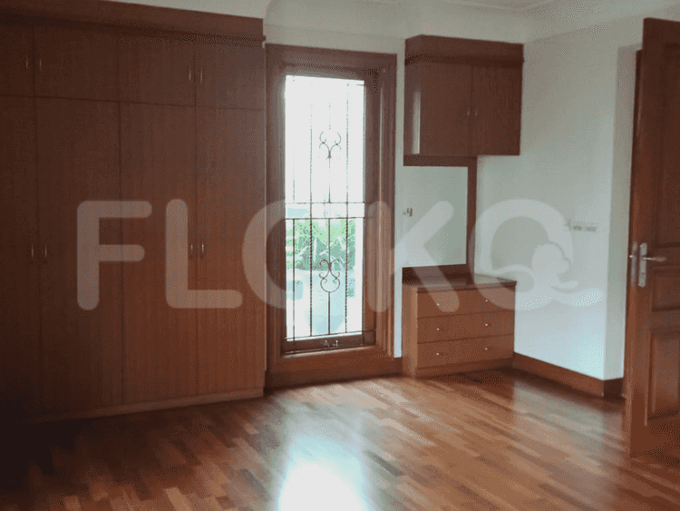 Disewakan Rumah 4 BR, Luas 750 m2 di Pondok Indah 2