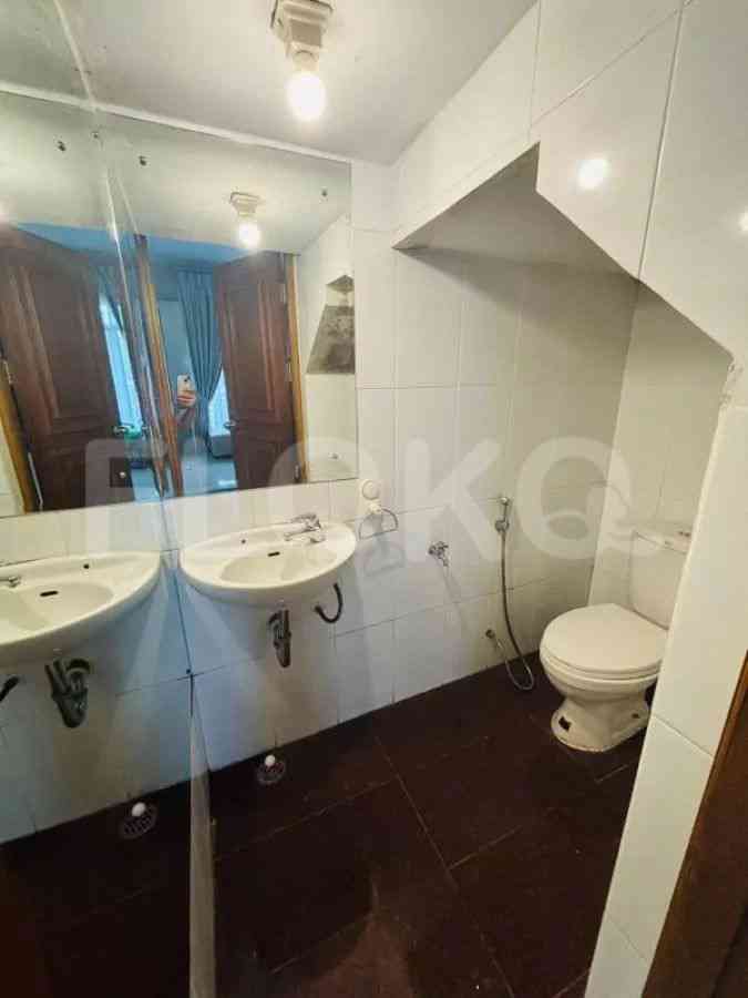 Disewakan Rumah 3 BR, Luas 200 m2 di Bintaro, Bintaro 5