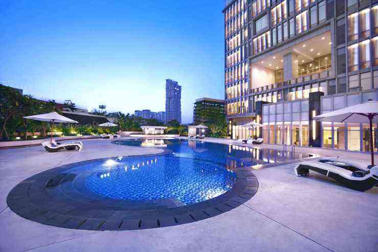 kolam renang the grove apartemen