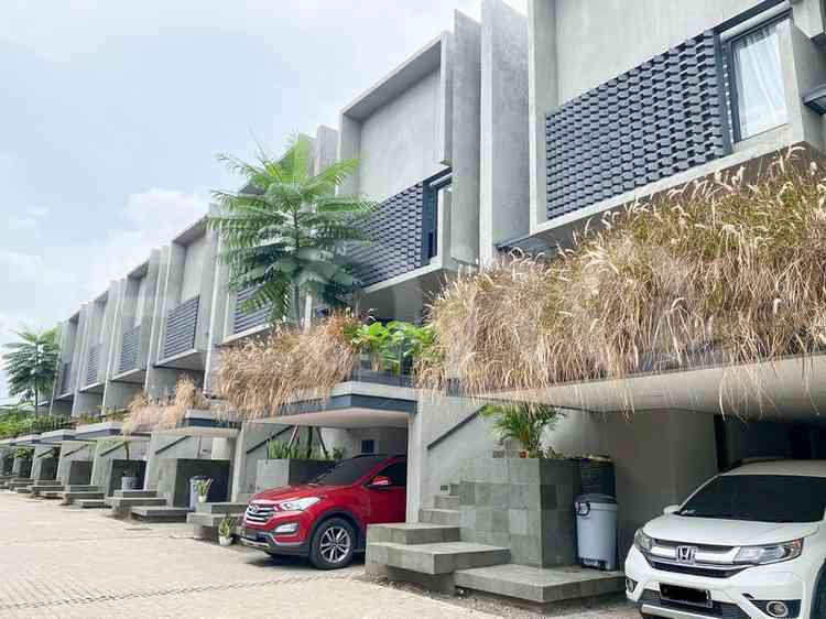 Disewakan Rumah 3 BR, Luas 150 m2 di Pejaten 3