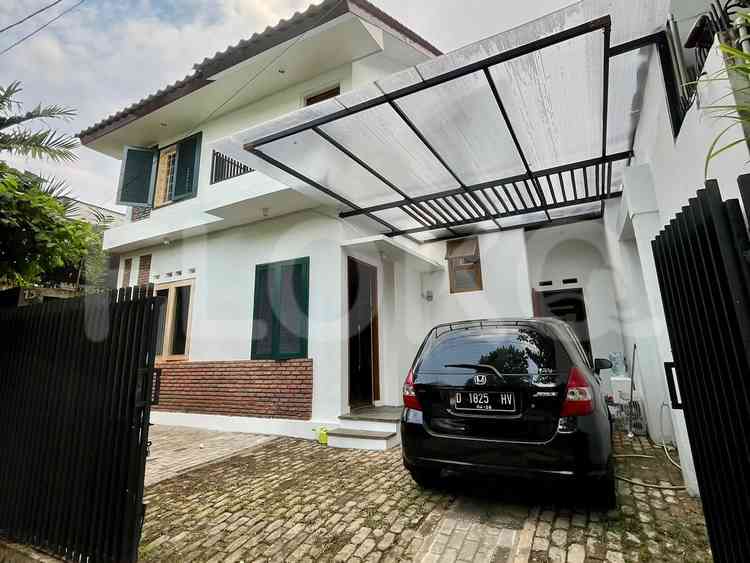 Disewakan Rumah 4 BR, Luas 189 m2 di Gandaria 1