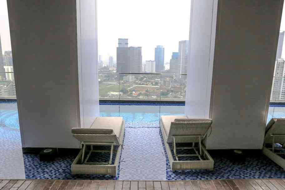 kolam renang Ciputra World 2 apartemen