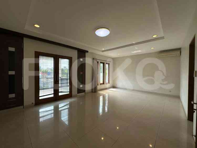 Disewakan Rumah 4 BR, Luas 400 m2 di Senayan 5