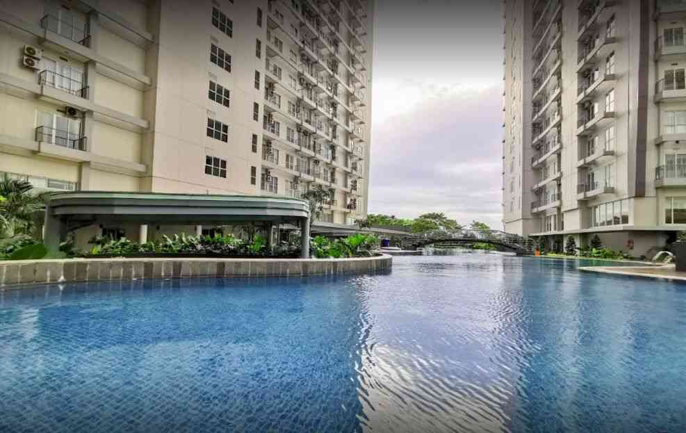 Kolam renang Casa De Parco Apartemen