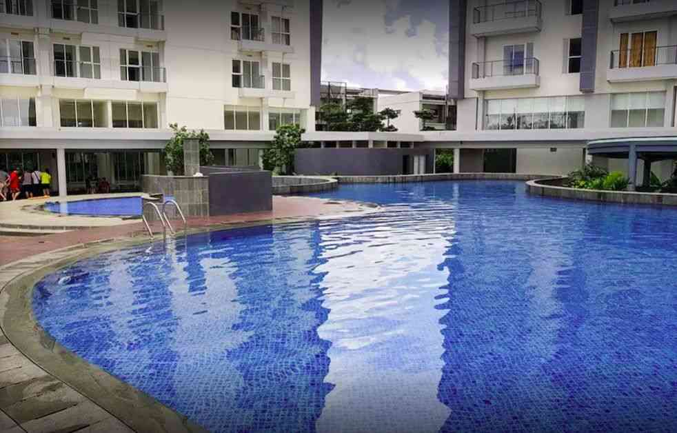 Kolam renang Casa De Parco Apartemen