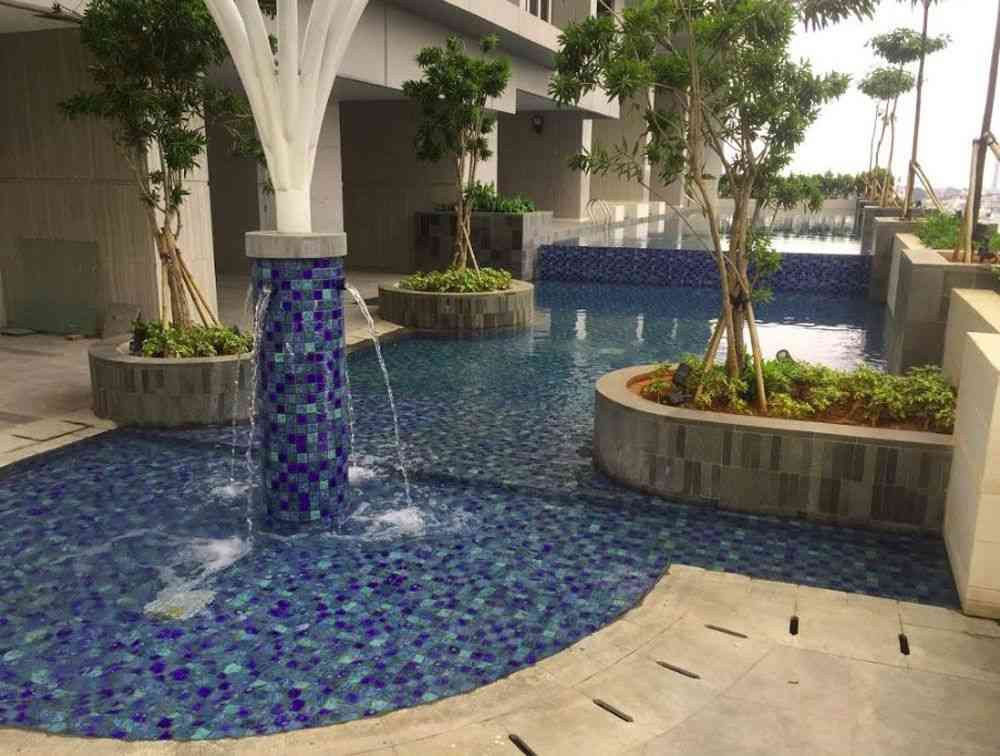 Kolam renang Grand Mansion Apartemen