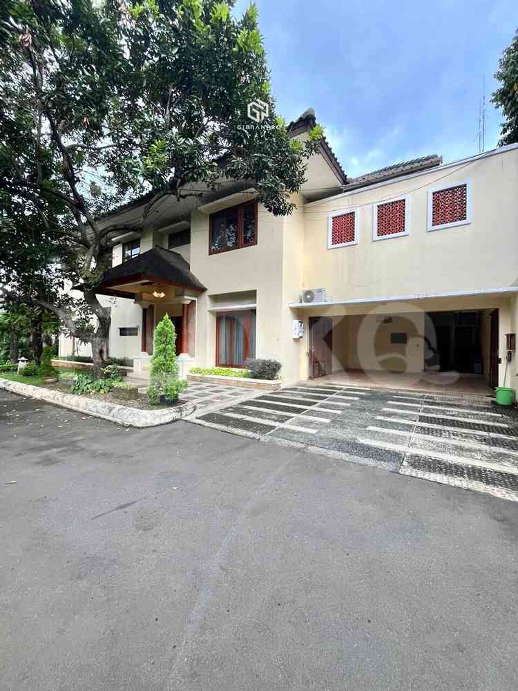 Disewakan Rumah 4 BR, Luas 600 m2 di Pejaten Barat, Pejaten 1