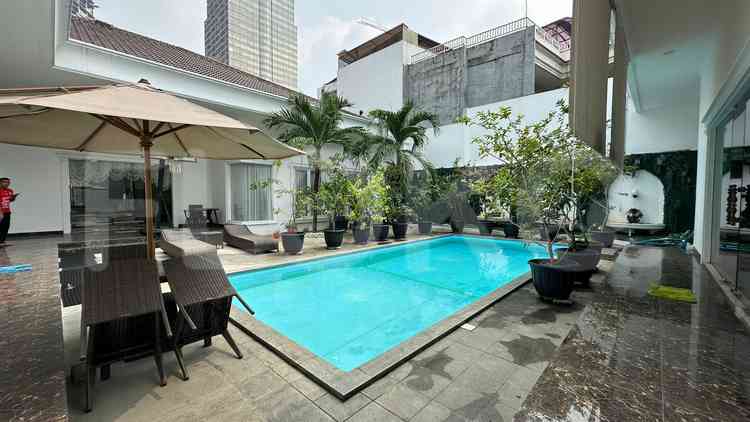 Disewakan Rumah 5 BR, Luas 700 m2 di Menteng, Menteng 17