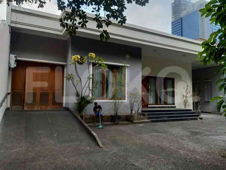 Disewakan Rumah 7 BR, Luas 1000 m2 di Menteng, Menteng 1