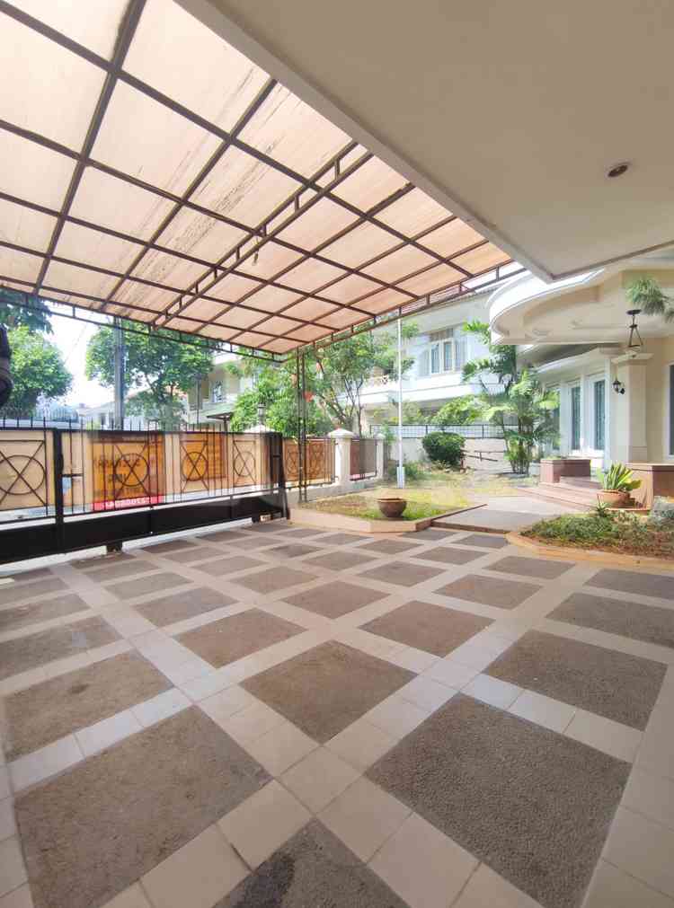 Disewakan Rumah 6 BR, Luas 490 m2 di Lebak Bulus, Lebak Bulus 3