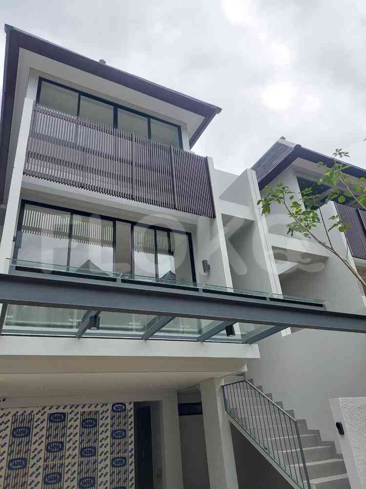 Disewakan Rumah 3 BR, Luas 220 m2 di Serenia Quantum, Lebak Bulus 2