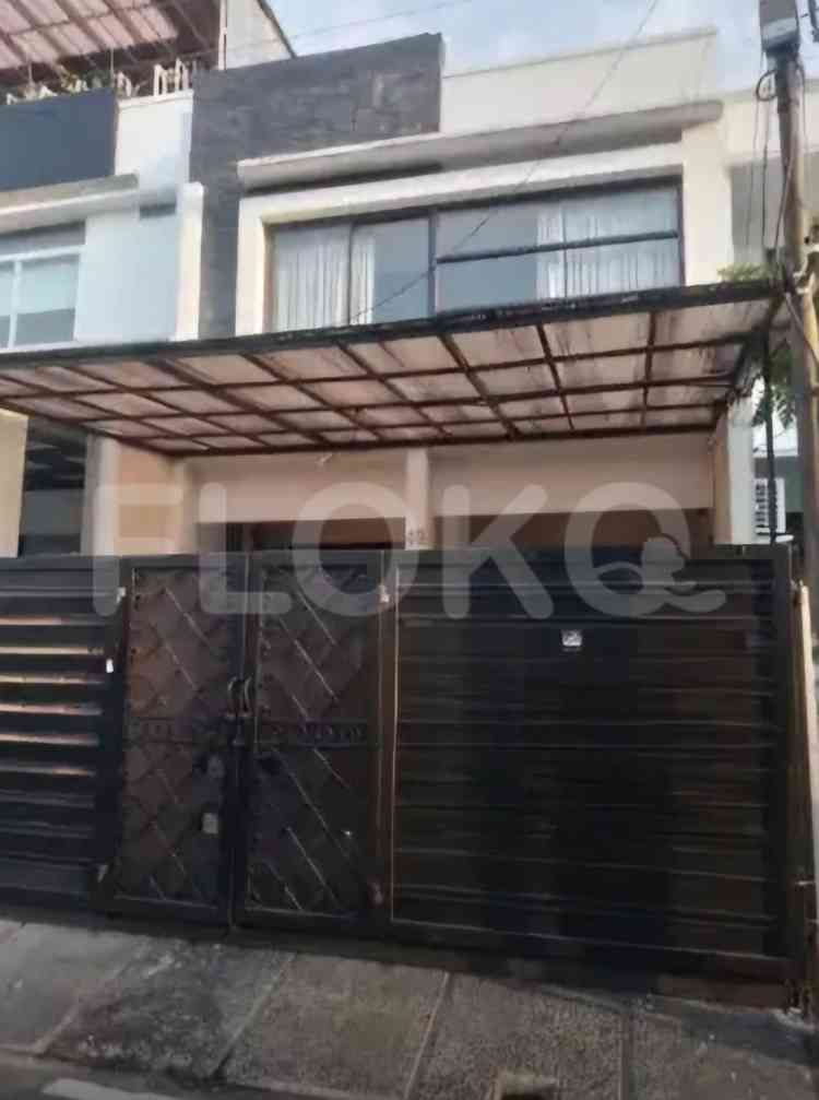 Disewakan Rumah 4 BR, Luas 200 m2 di Pondok Indah, Pondok Indah 2