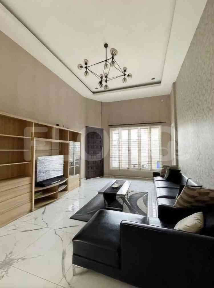 Disewakan Rumah 4 BR, Luas 340 m2 di Gandaria, Gandaria 2