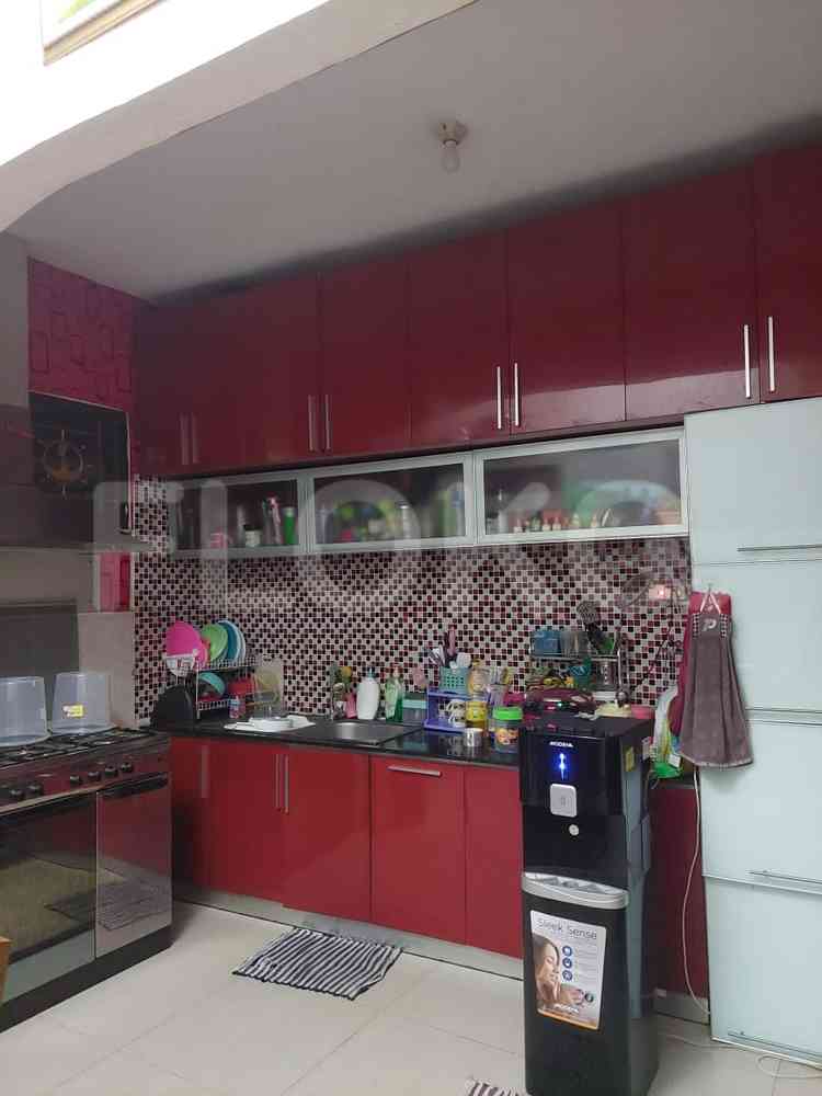 Dijual Rumah 3 BR, Luas 160 m2 di Metland, Menteng 9