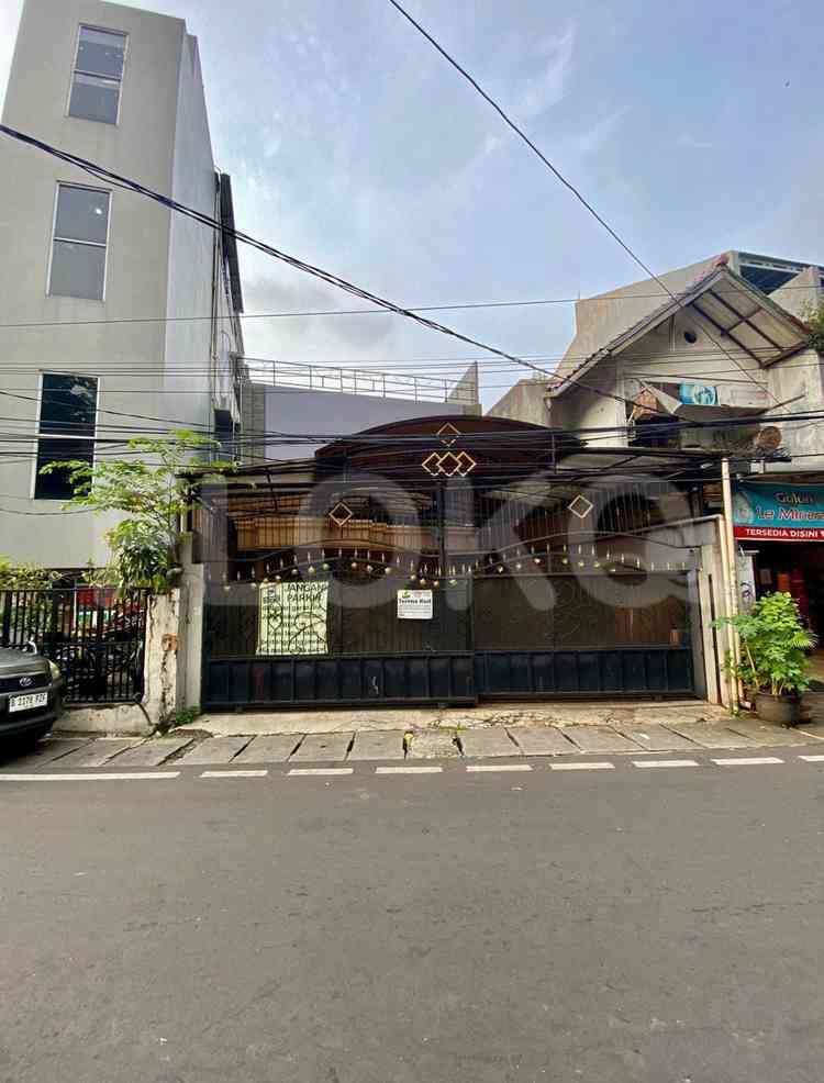 Dijual Rumah 13 BR, Luas 323 m2 di Senen, Senen 3