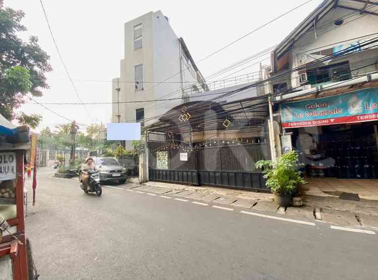 Dijual Rumah 13 BR, Luas 323 m2 di Senen, Senen 2