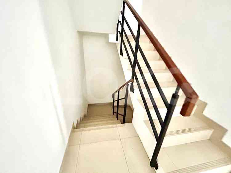 Disewakan Rumah 3 BR, Luas 264 m2 di Cinere, Cinere 9