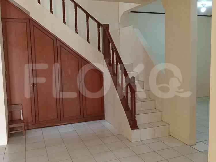 Disewakan Rumah 4 BR, Luas 200 m2 di Cinere, Cinere 5