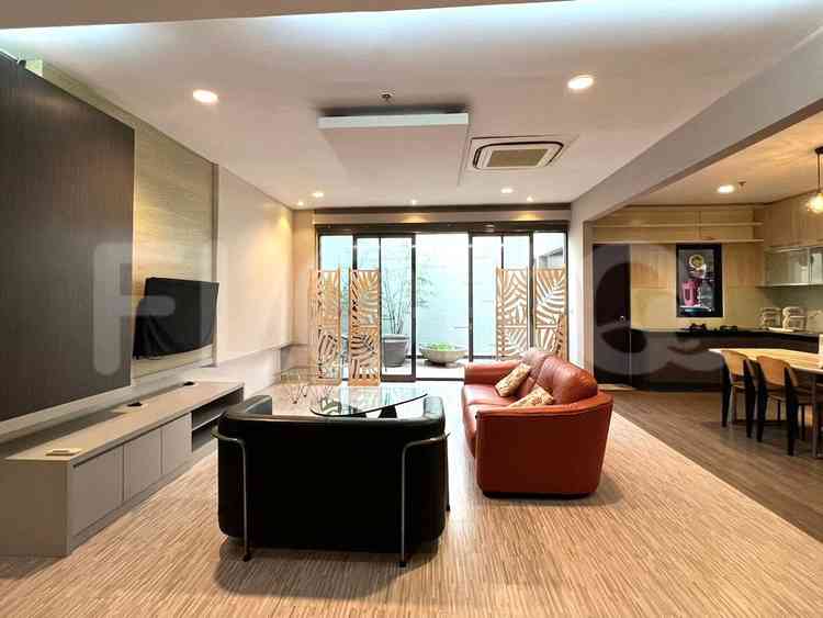 Disewakan Rumah 4 BR, Luas 240 m2 di Cosmo Park, Thamrin 1