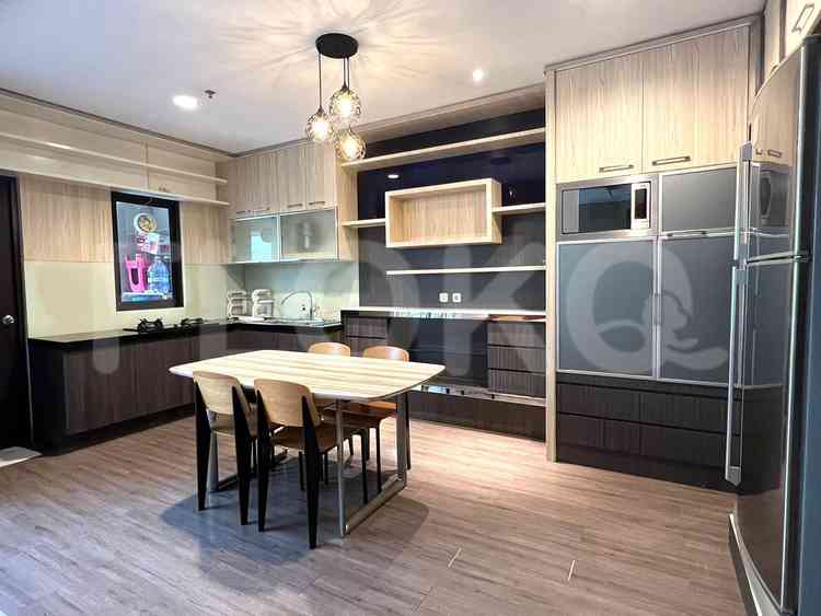 Disewakan Rumah 4 BR, Luas 240 m2 di Cosmo Park, Thamrin 9