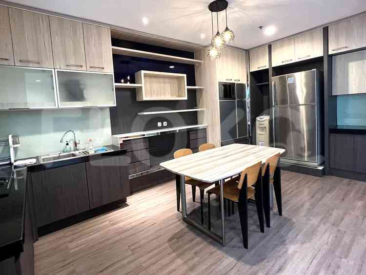 Disewakan Rumah 4 BR, Luas 240 m2 di Cosmo Park, Thamrin 11