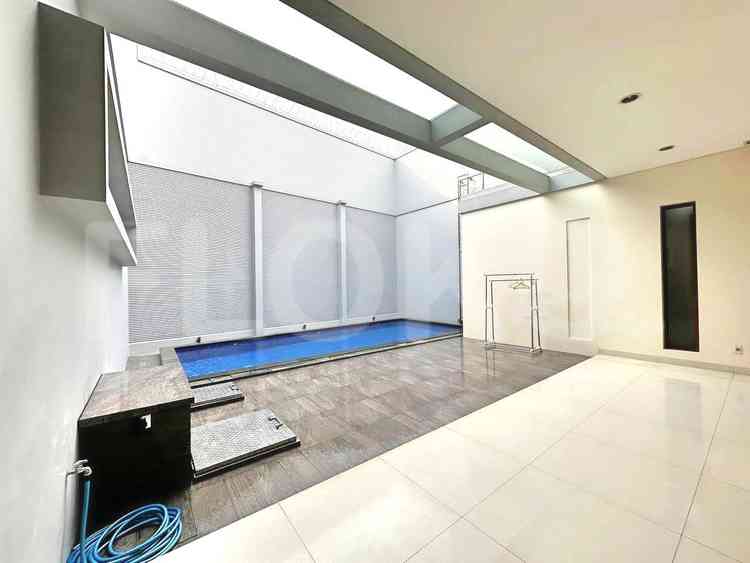 Disewakan Rumah 4 BR, Luas 800 m2 di Menteng, Menteng 10