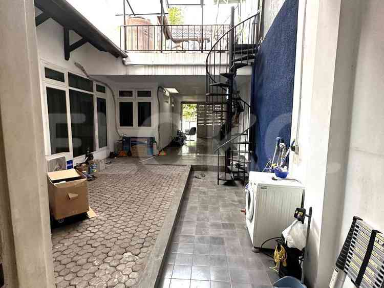 Disewakan Rumah 5 BR, Luas 600 m2 di Jl. Banyumas, Menteng 12