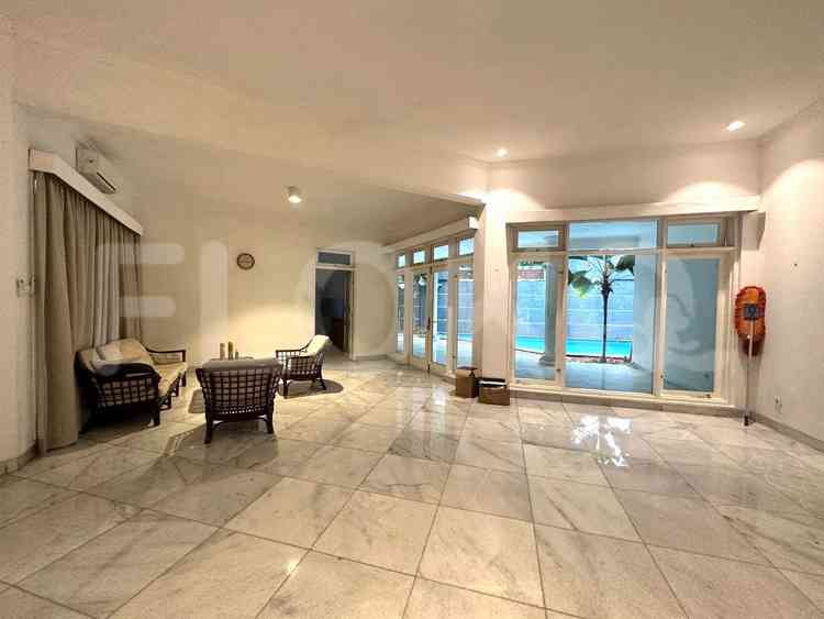 Disewakan Rumah 5 BR, Luas 600 m2 di Jl. Banyumas, Menteng 2