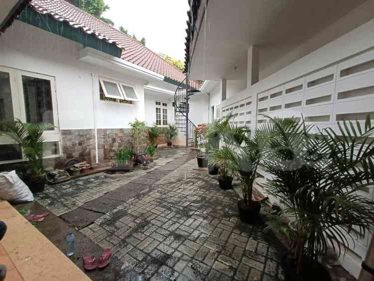 Disewakan Rumah 6 BR, Luas 450 m2 di M. Yamin, Menteng 8