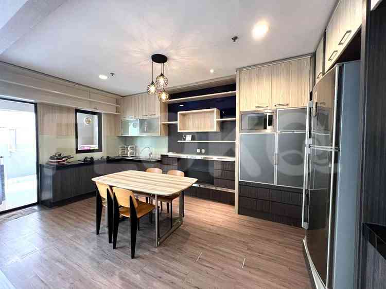 Disewakan Rumah 4 BR, Luas 480 m2 di CosmoPark, Thamrin 5